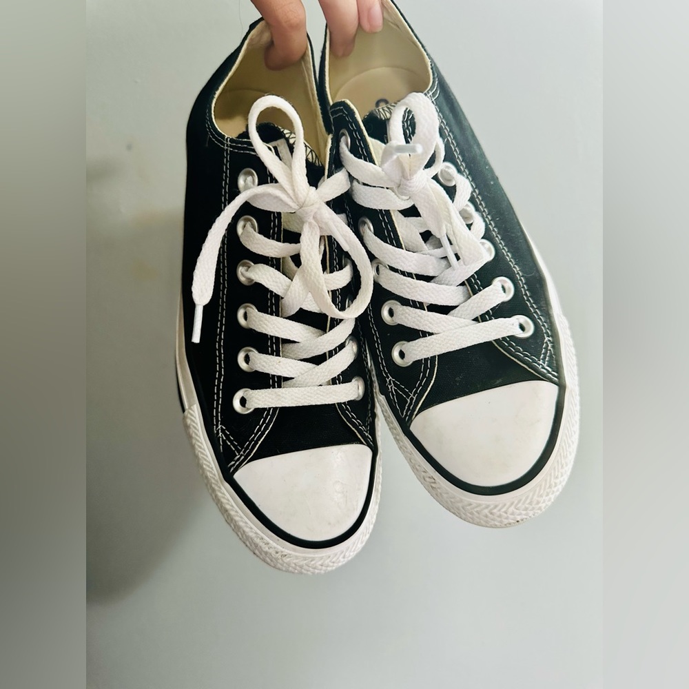 Converse Women’s Size 7.5